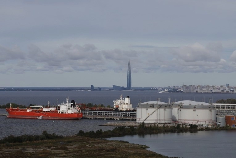 SAD dopustio prodaju ruske nafte. "Tankeri su istog trena promijenili kurs"